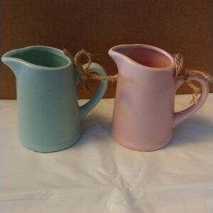 PITCHERS. Pink and blue